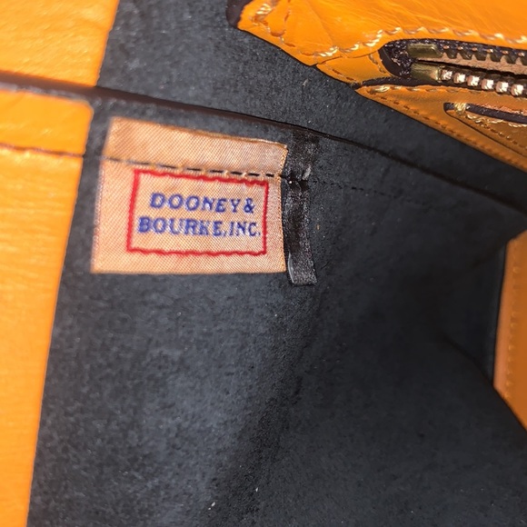 DOONEY & BOURKE TOTE - Picture 9 of 16